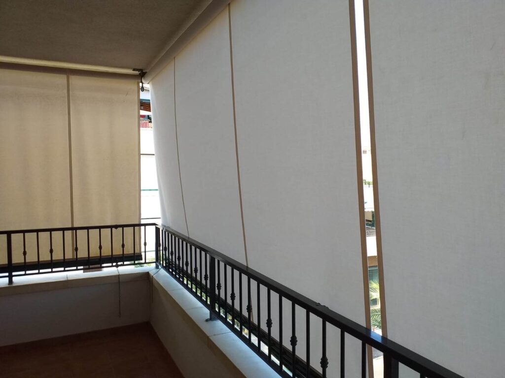 que-toldo-instalar-balcon