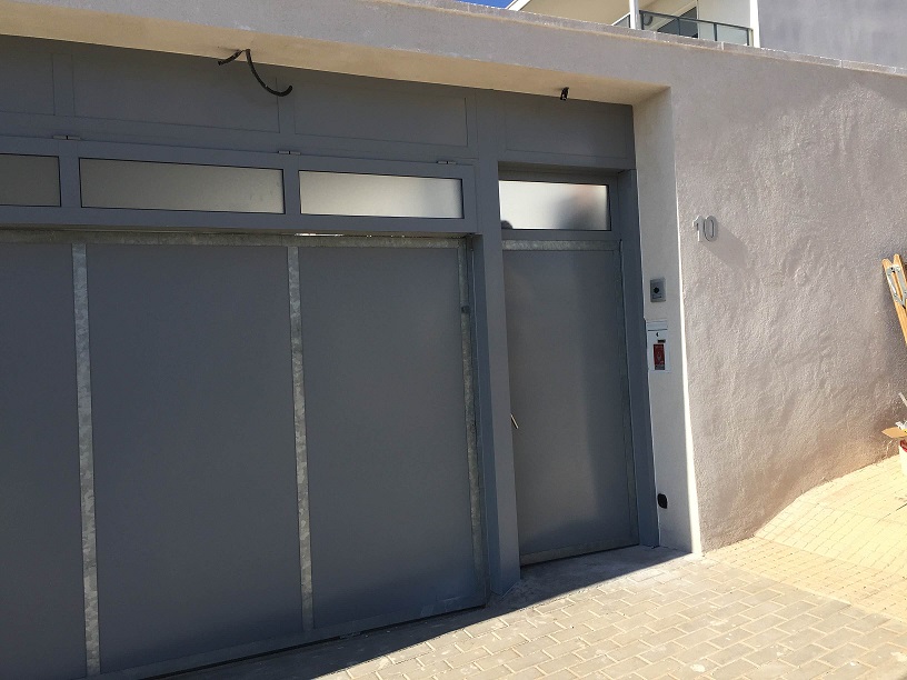 puerta exterior de aluminio